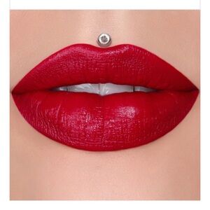 NEW!! Jeffree Star velvet trap lipstick in Redrum